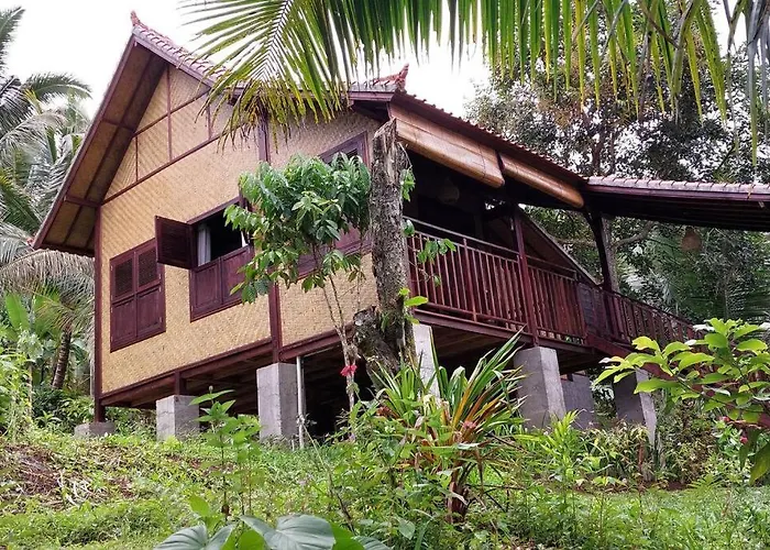 Jungle Haven - Private Riverside Dağ evi Meliling